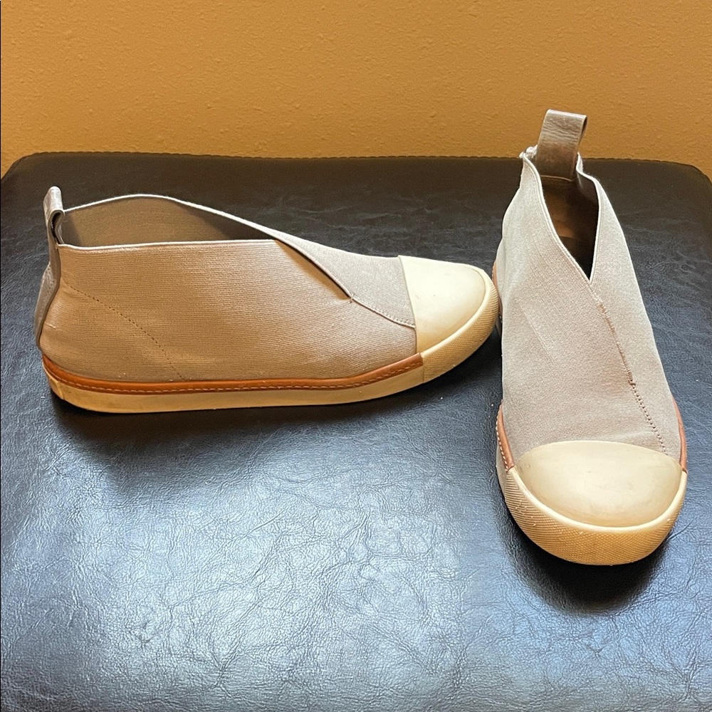 MERCEDES CASTILLO Grey strech Slip-On Shoes, so much cute detailing